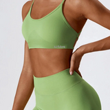 Reggiseno sportivo con spalline incrociate sulla schiena