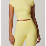 カットアウトバックヨガTシャツ