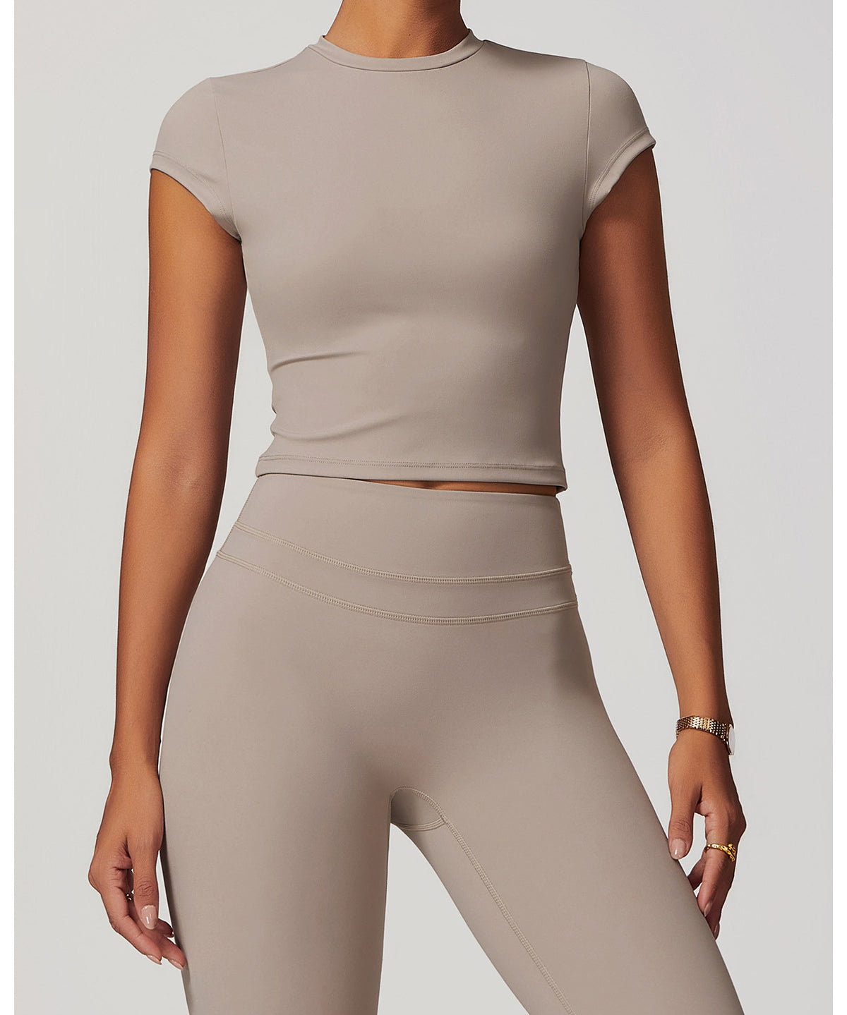 Maglietta da yoga con schiena tagliata