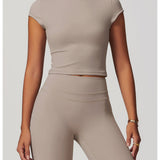 カットアウトバックヨガTシャツ