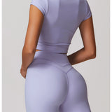 カットアウトバックヨガTシャツ