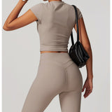 カットアウトバックヨガTシャツ